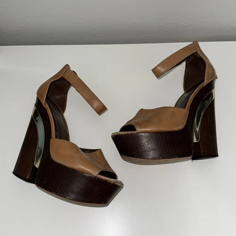 Vince Camuto Bailor brown leather 70s style platforms w gold trim 7/7.5 *READ*
